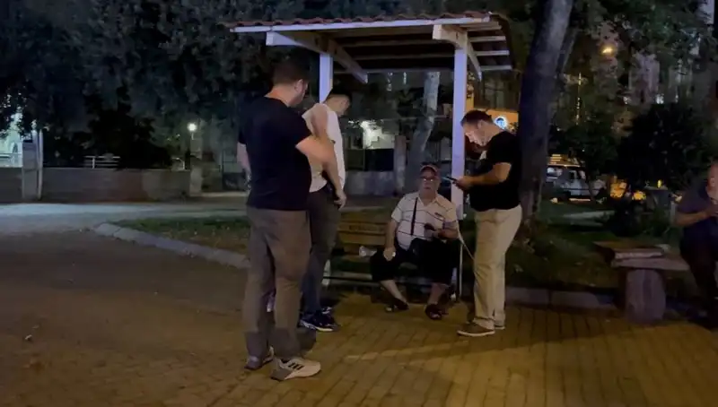 Görme Kaybı Olan Adamın Telefonunu Çaldılar, O Anlar Kameraya Yansıdı