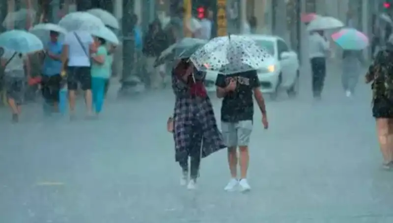 İstanbul'u Vurdu: Kuvvetli Rüzgar ve Sağanak Yağış Tehlikesi!