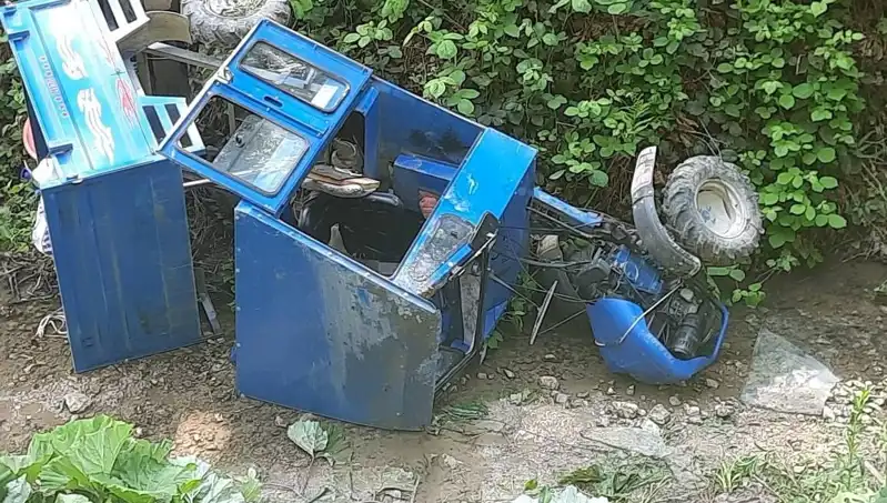Kontrolden Çıkan Pat Pat Aracı Dereye Devrildi: 2 Kişi Yaralandı
