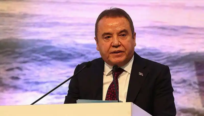 Antalya'nın Cesur Lideri: Muhittin Böcek'in Başarı Dolu Hayatı