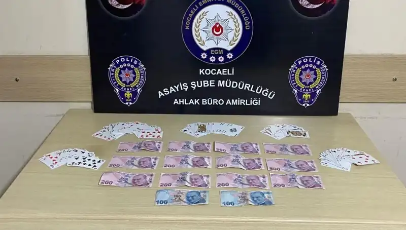 Kocaeli'de Kumar Oynayan Kahvehanelere Şok Baskın Gerçekleştirildi