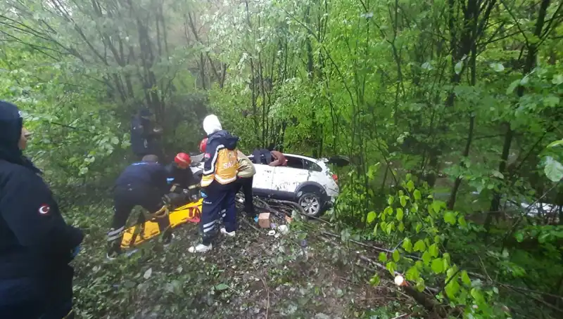 Direksiyon Kontrolü Kayboldu: Ormana Uçan Araçta Can Pazarı