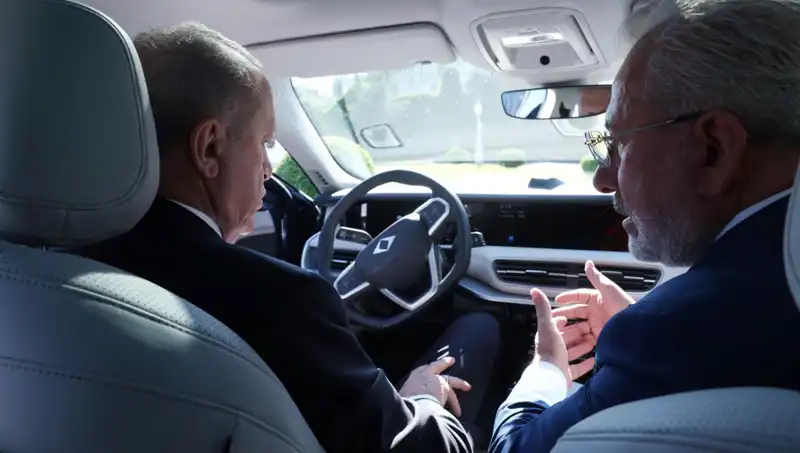 Cumhurbaşkanı Erdoğan, Togg'un Yepyeni Modeli ile Sürücü Koltuğuna Geçti