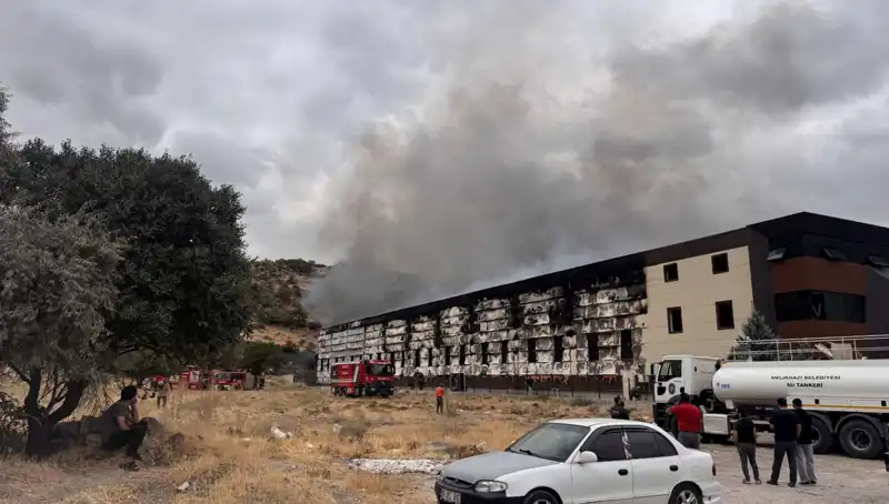 Kayseri'deki Mobilya Fabrikasında Çıkan Yangın Hayatları Tehdit Etti