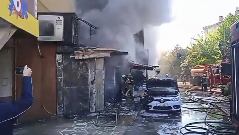 Ümraniye'deki Hediyelik Eşya Dükkanında Korkutan Yangın: Olayın Detayları