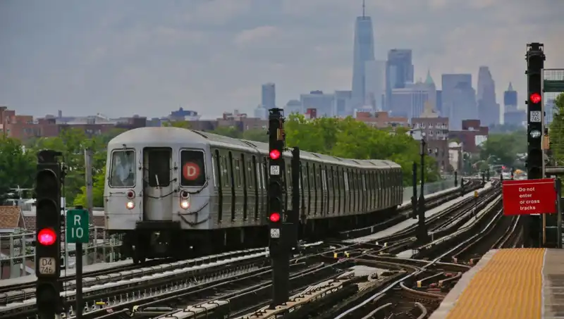 Metro Sörfü Ne Kadar Tehlikeli? 15 Yaşındaki Çocuğun Ölümü Tartışma Yarattı