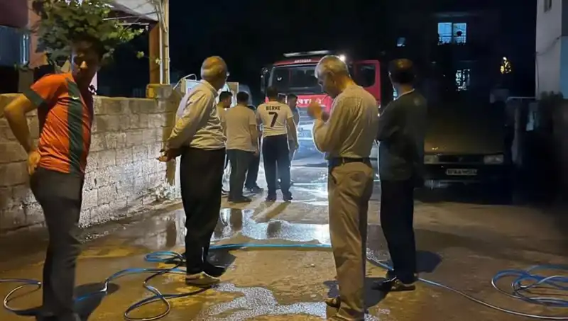 Park Halindeki Araç Alev Aldı: Sıcak Yaz Günlerinde Yangın Tehlikesi!
