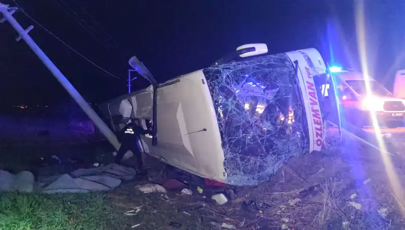 Van'da Yolcu Otobüsü Devriyle İlgili Tüm Ayrıntılar: 28 Yaralı