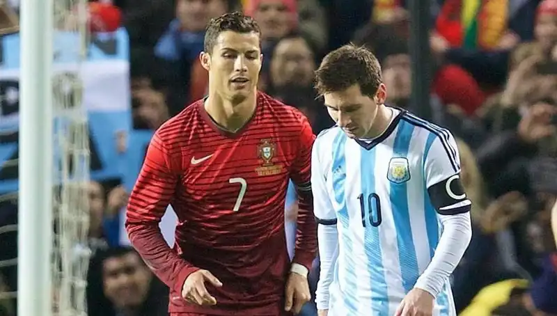Ronaldo, Messi'yi Geride Bıraktı: Futbolun İki Efsanesi Karşı Karşıya