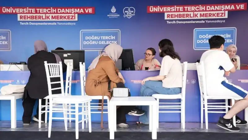 İstanbul'da Öğrencilere Destek: İBB Tercih Danışma ve Rehberlik Merkezleri Açıldı